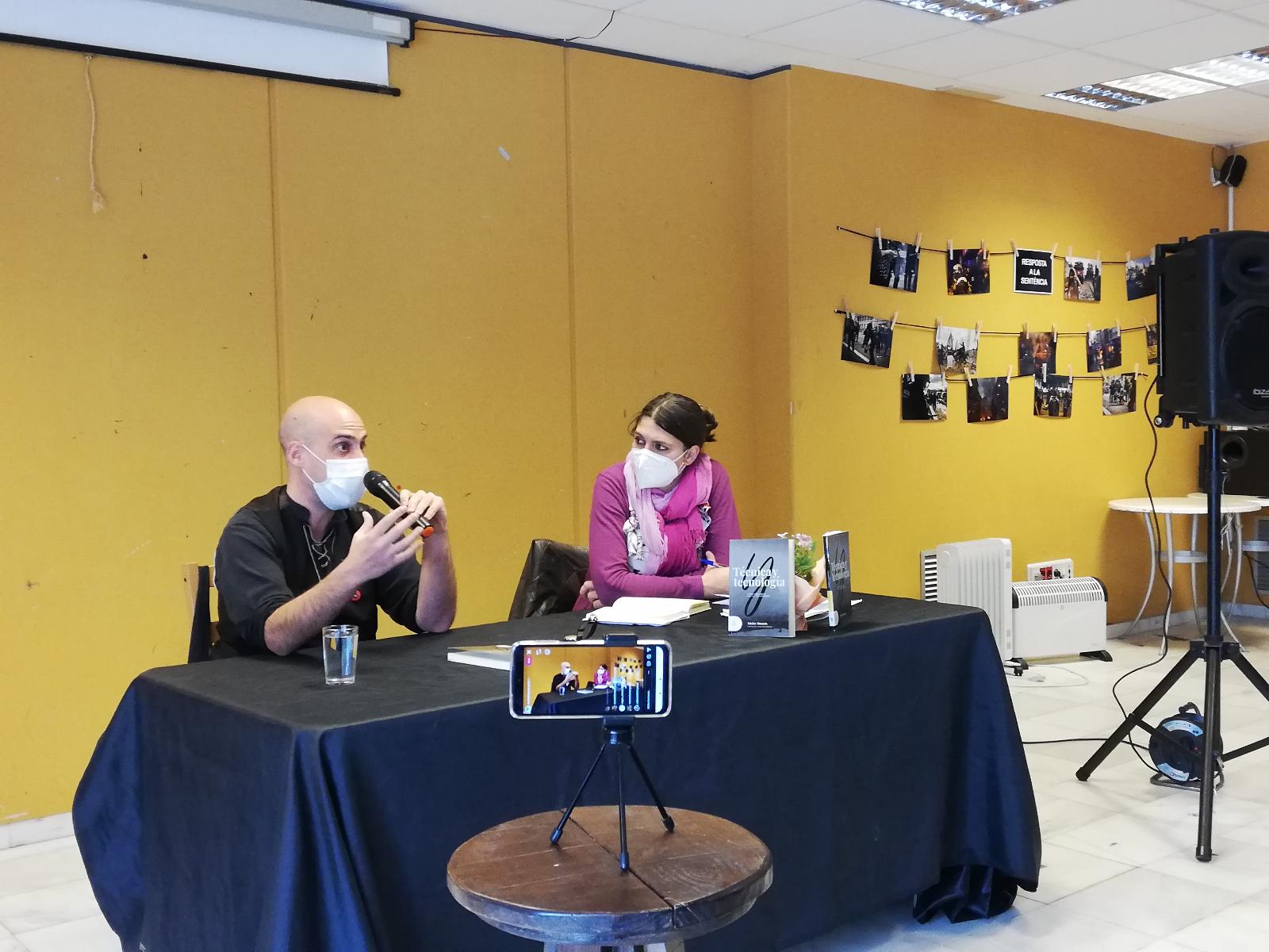 Presentation of the book and debate at Ateneu Salvadora Catà, Adrián Almazán