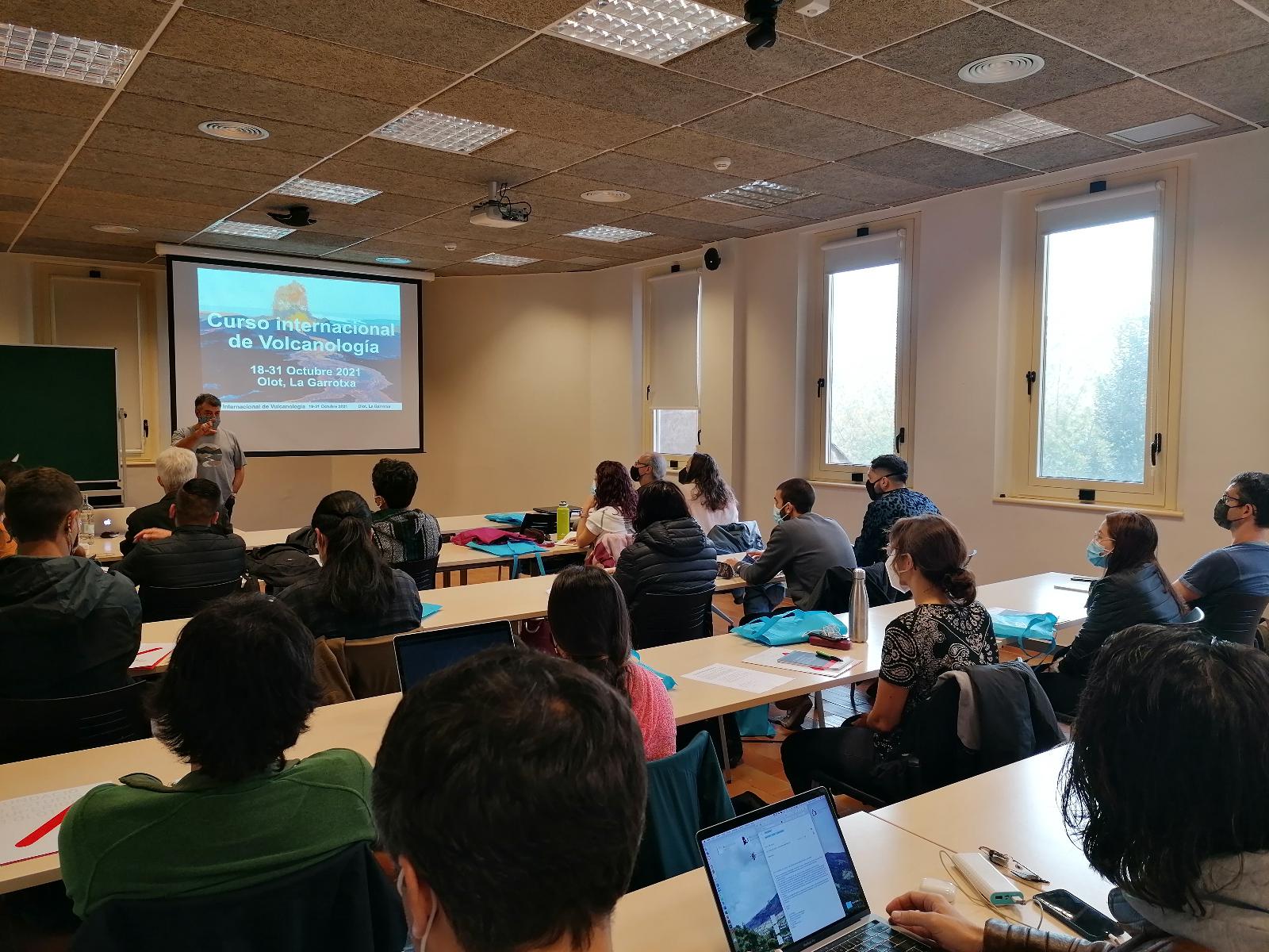 Participation in the 9th edition of the postgraduate course in Volcanology (UdG) for resident experts in volcanology