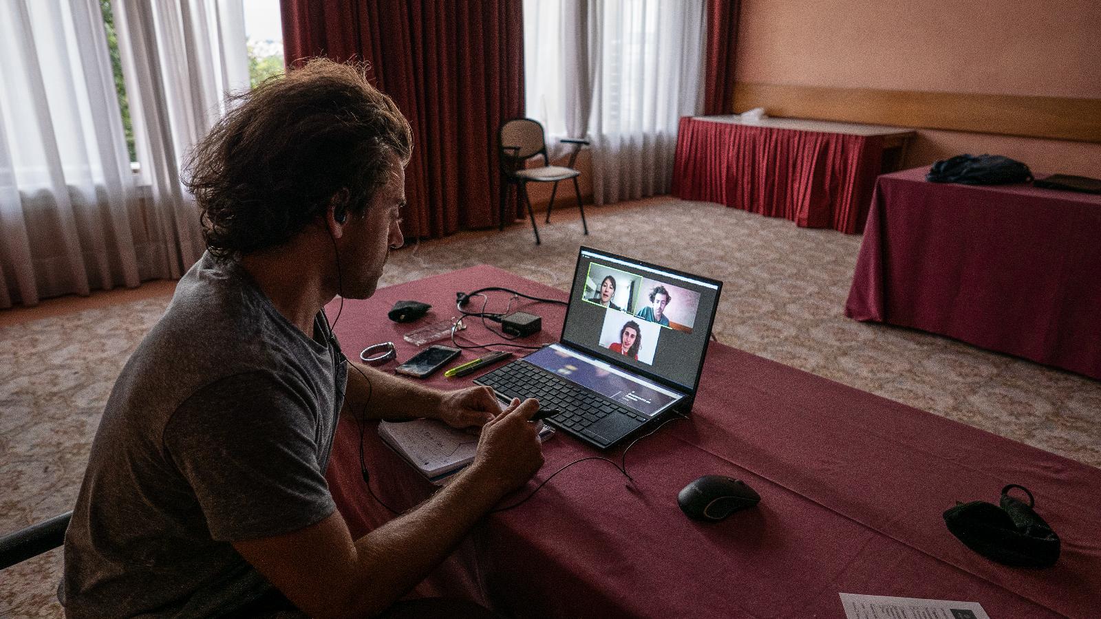 Videoconference between Max Martínez, Sol Kutner and Irina Raffo 